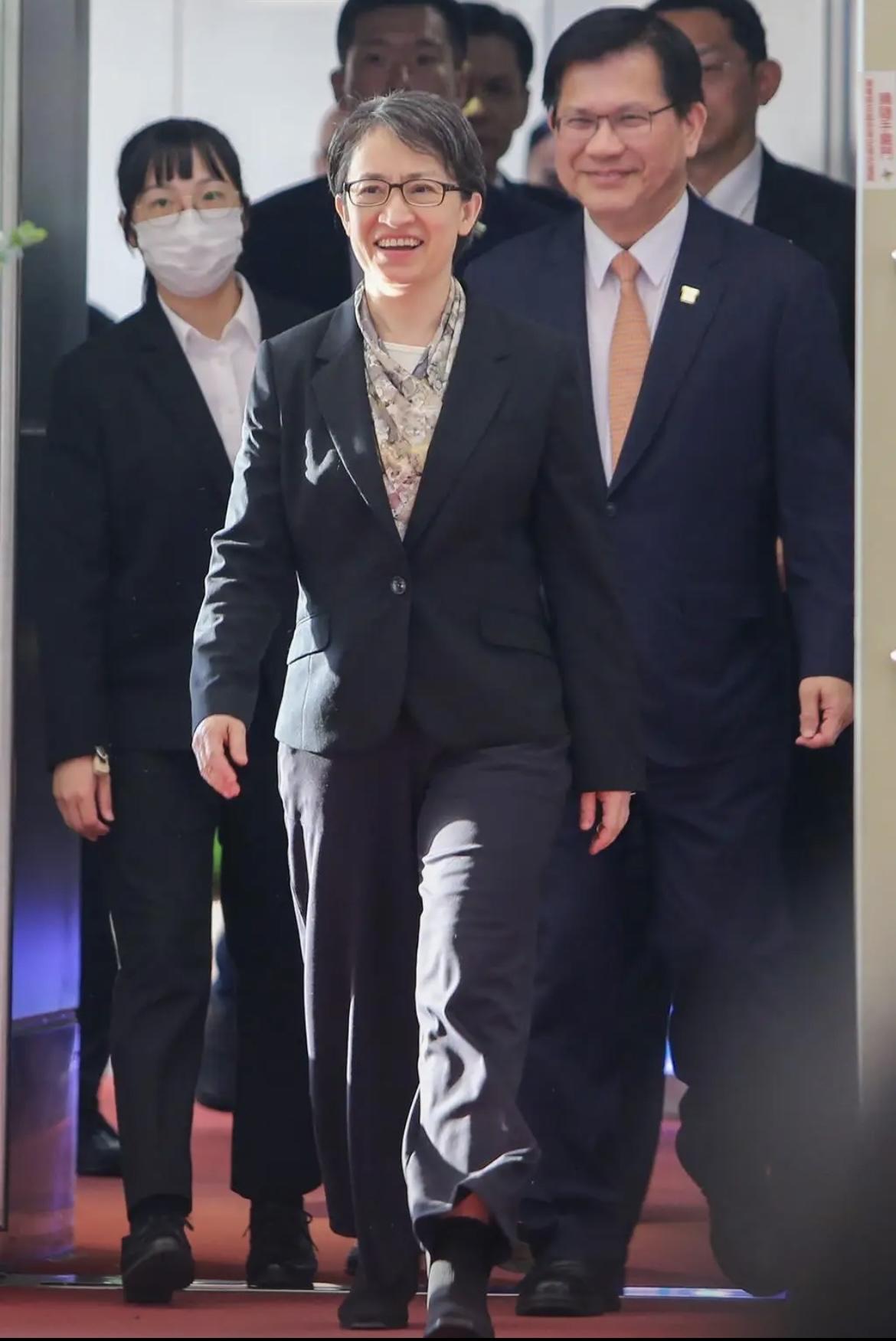 “台独”炒作“欧洲外交突破”？这场自导自演的戏太可笑！赖清德、蔡英文一伙喊着“外