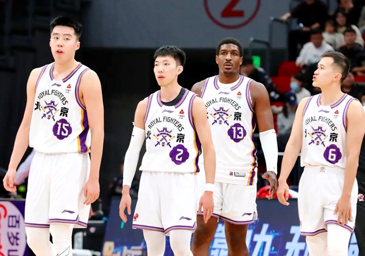 CBA三场比赛结束，有两个主教练会焦虑

今晚的cba三场比赛，有两场的胜负出人