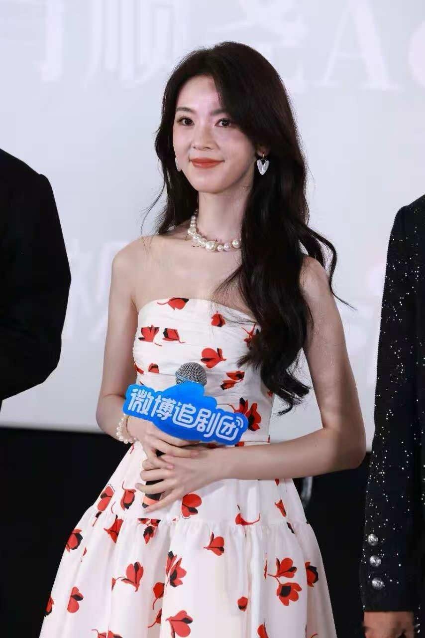 陈瑶对镜练媚骨天生陈瑶真的美的要鼠 ​​​