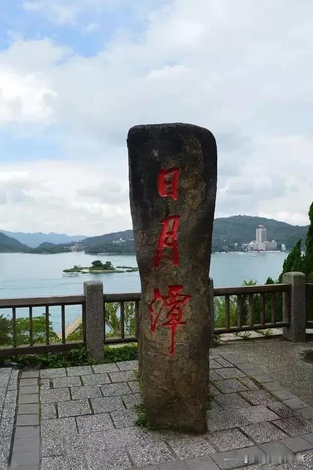 福建一小伙提出了一个促进两岸统一的好建议，那就是组织内地的大爷大妈去台湾旅游，同