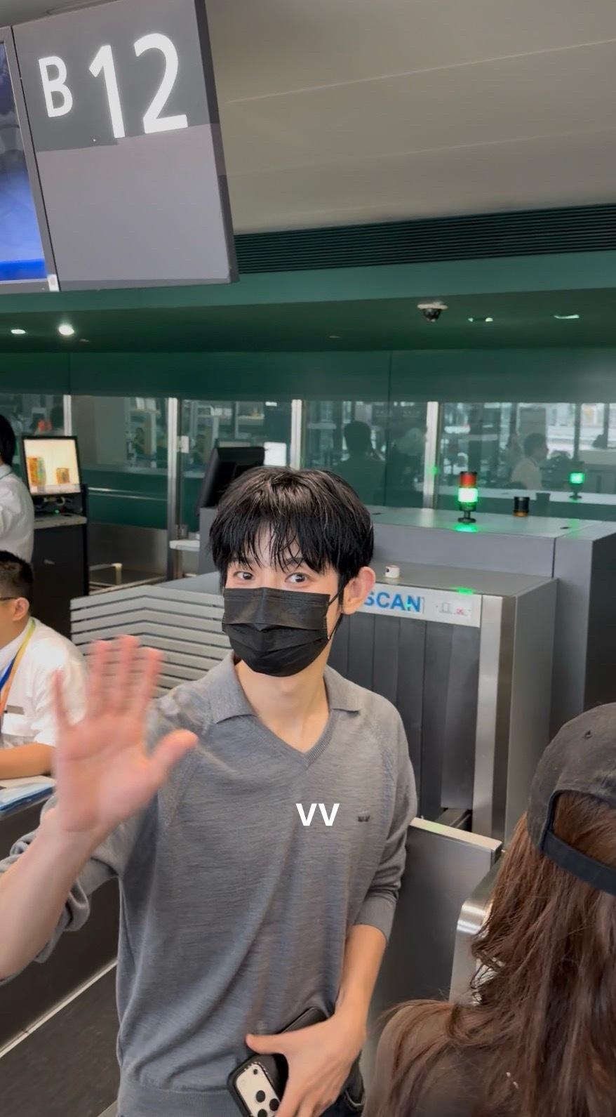朴时宇  乖乖打招呼👋👋👋 