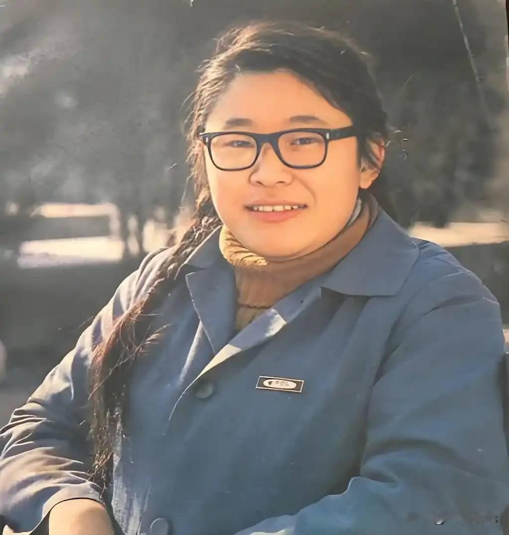 您还记得张海迪吗？
即使身体高位截瘫，但她从没放弃过自己，一边坚持读书学习，一边