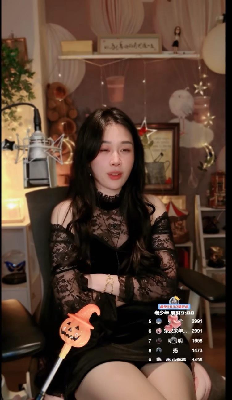 冷冷：昨天我跟室友吵架了嘛，我发现我儿子更喜欢爸爸一些，我觉得万一有什么事他可能