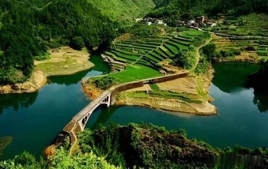 【龙泉·龙泉山水盛景】龙泉原名为龙渊，为避李渊的讳，改渊为泉。龙泉除山水之盛外，