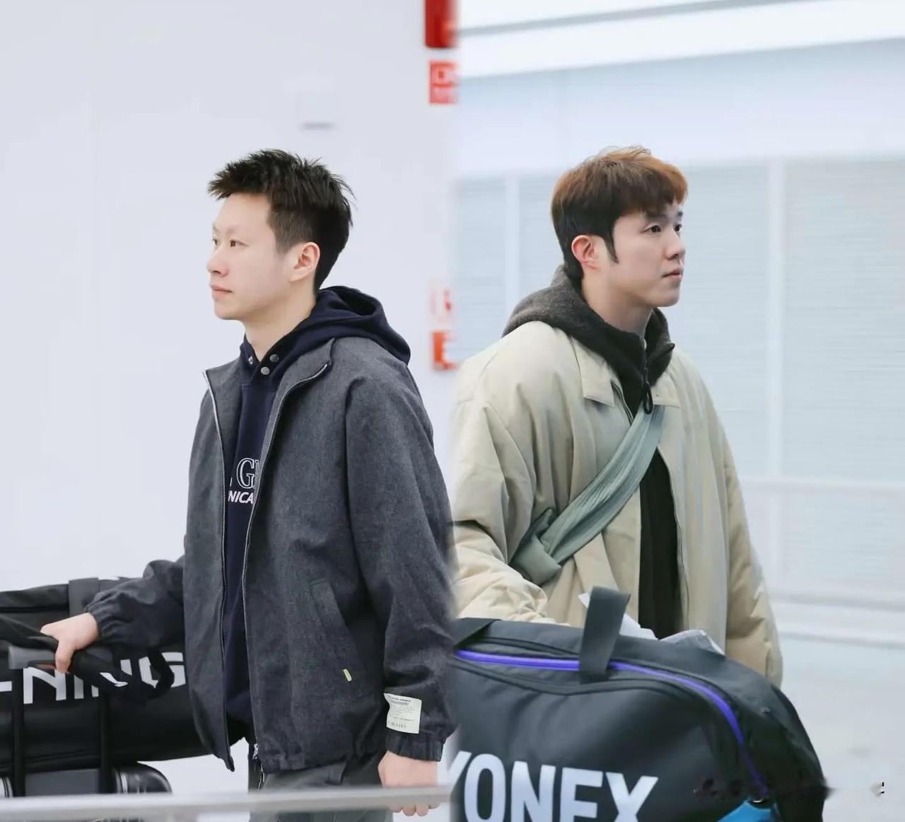 国羽小手枪组合有望再现？“再见爱人”羽毛球版即将上演。据目击者称，何济霆的行程单