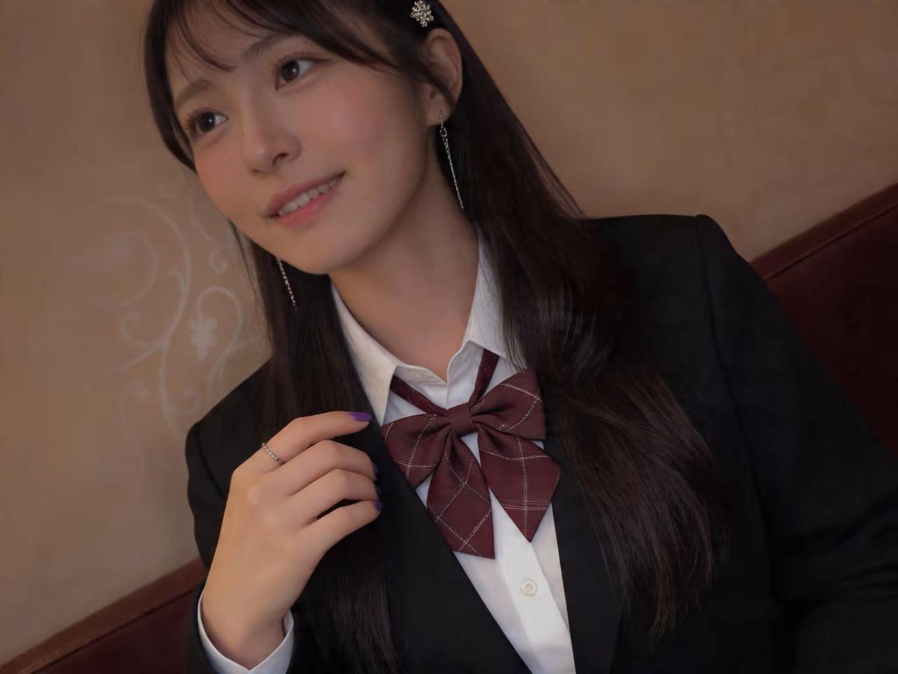 优雅少女风，蝴蝶结领结搭配黑色西装，甜美动人！