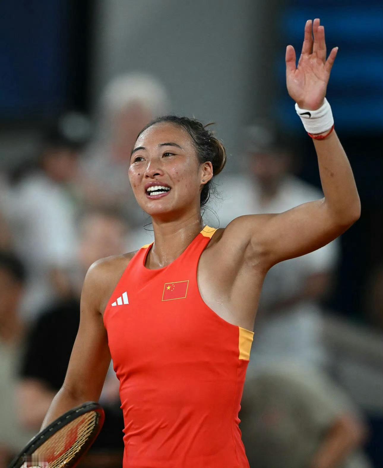 去年今日:中国网球过年了🎾🇨🇳🧨👉🏻郑钦文生涯首胜斯瓦泰克晋级奥运女