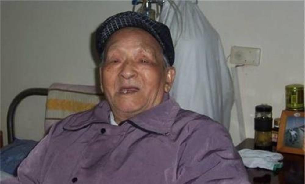 1952年毛主席听闻王盛荣涉嫌贪污，周总理详细报告称他不但无罪反而立有大功，这究