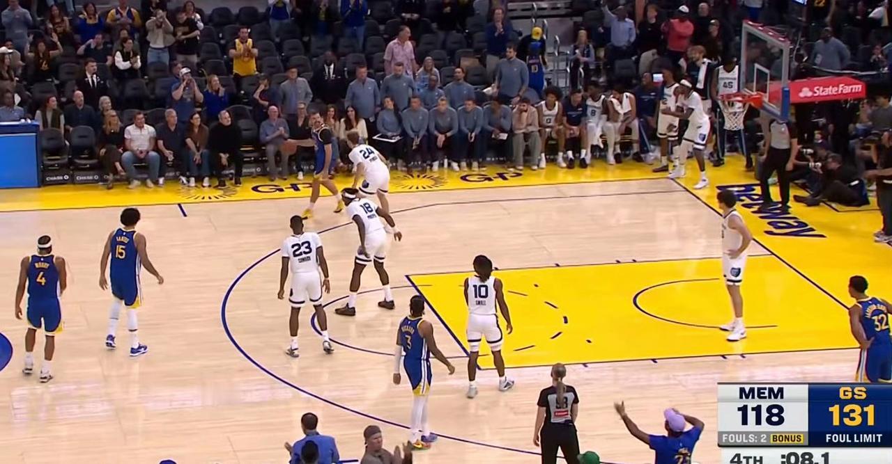 当湖人还在主场苦苦煎熬时，勇士又是一场大胜！131-118大胜残阵灰熊。
库明加