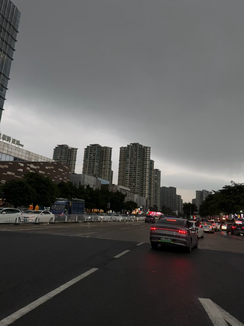 你们知道今天我下班有多紧张吗…. 