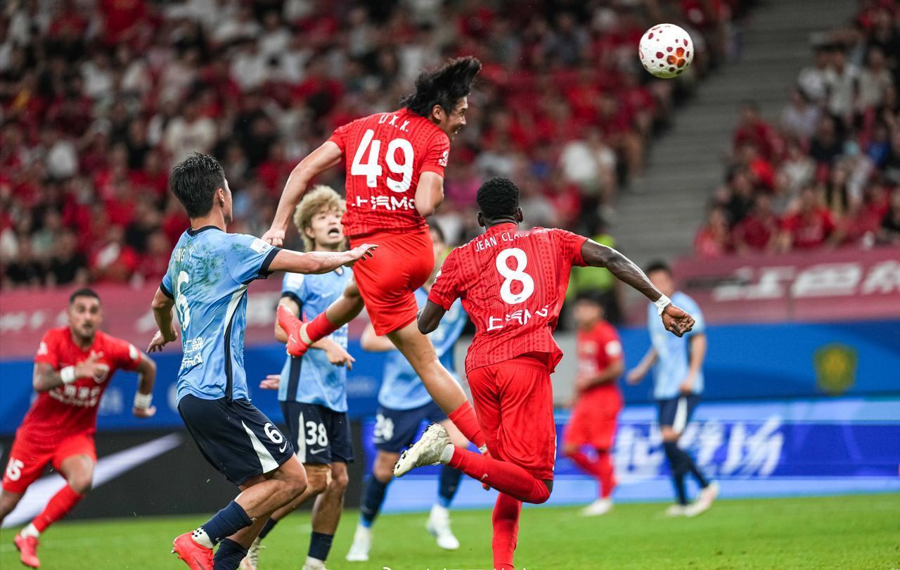 1-1打平上海海港，大连英博启用“脑震荡”换人名额。8月19日晚间的中超比赛，上