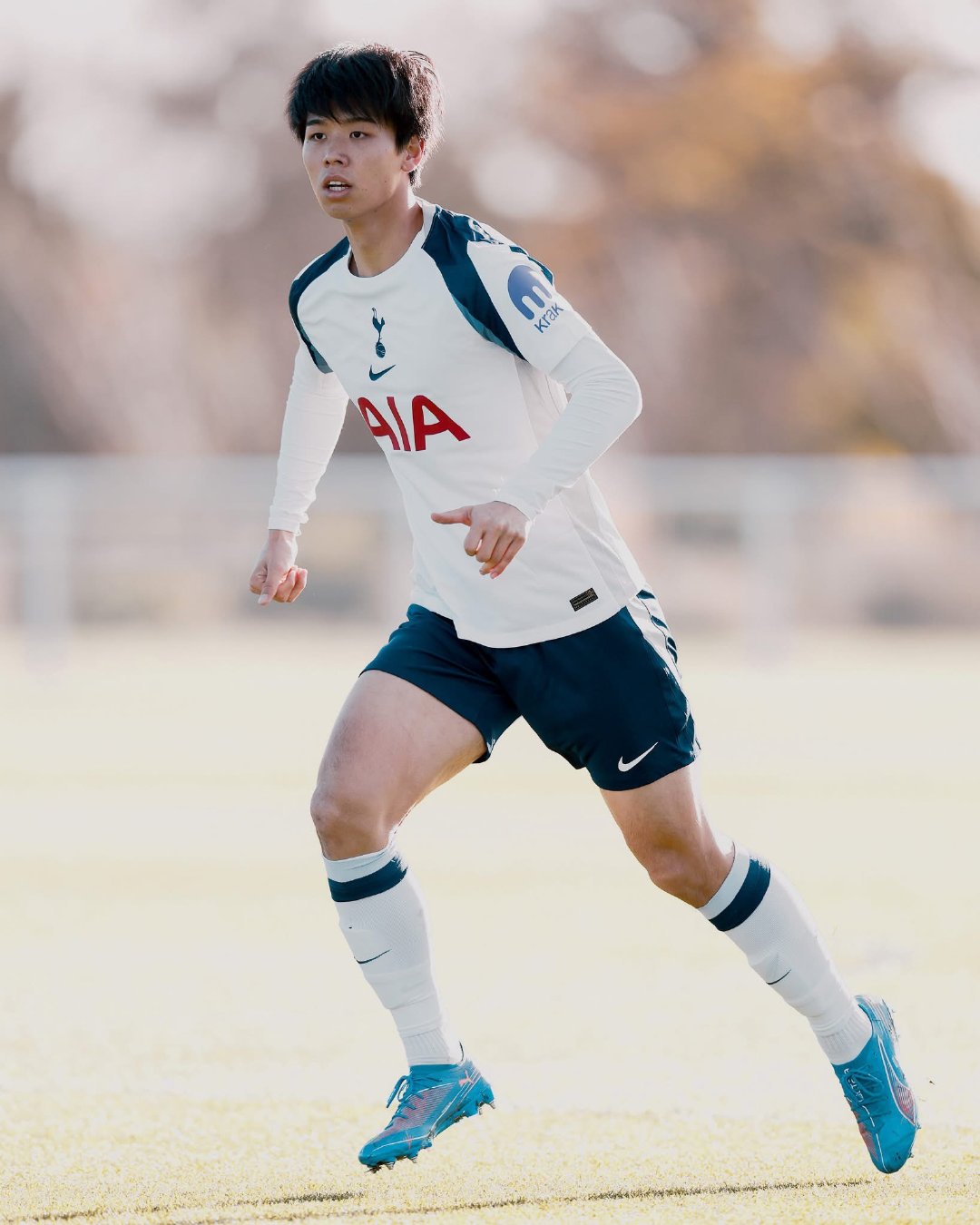 高井幸大和德拉古辛今天在热刺青年队与达根汉姆和雷德布里奇的闭门训练赛中搭档出场。