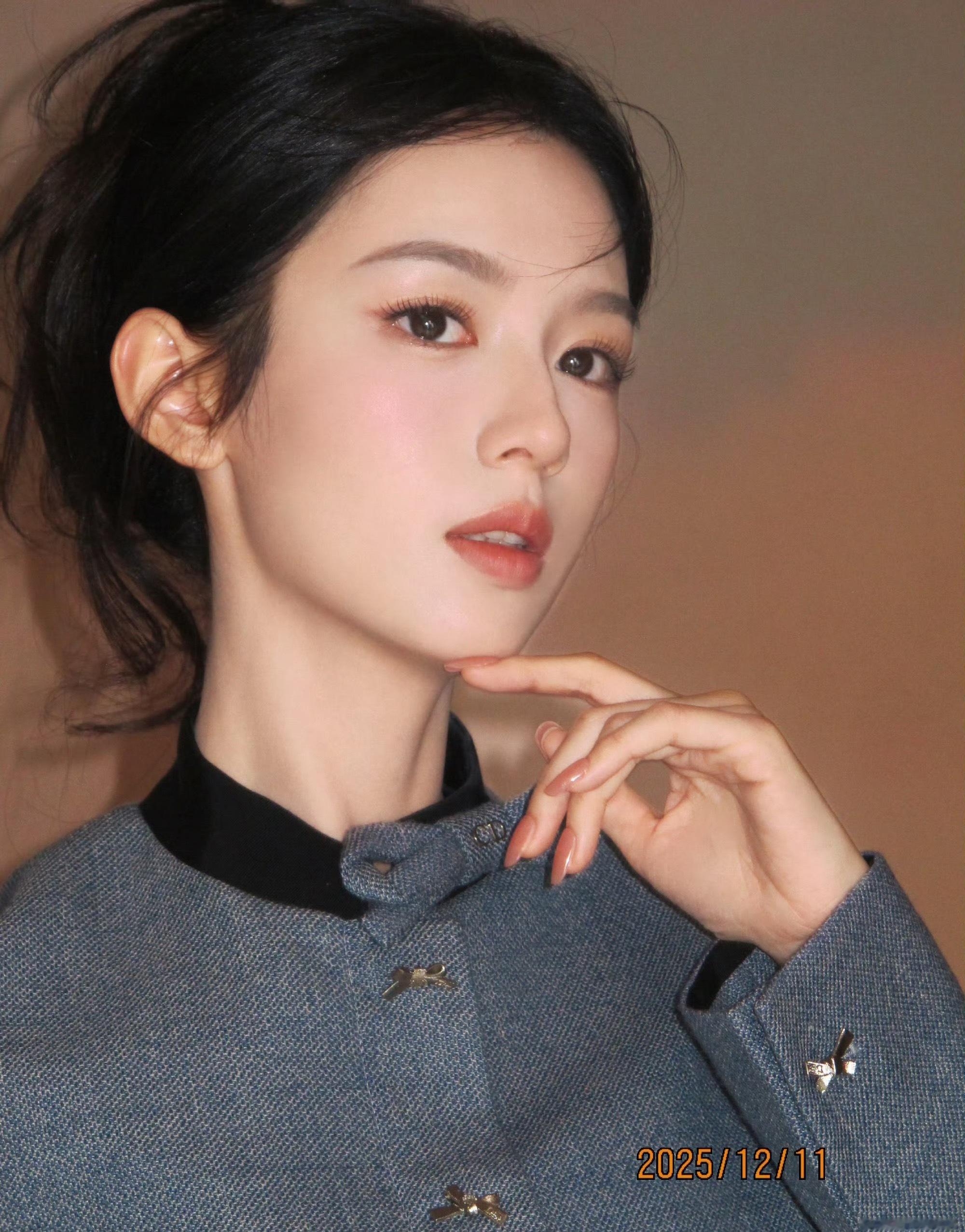 王亚飞给周也化的千金贵女妆这个周也今天美成啥样了，美神降临周也千金贵女妆