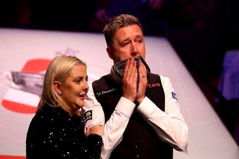 3比0开局，克鲁斯堡的观众还没坐稳，卫冕冠军凯伦·威尔逊就被钉在了椅子上。
对面