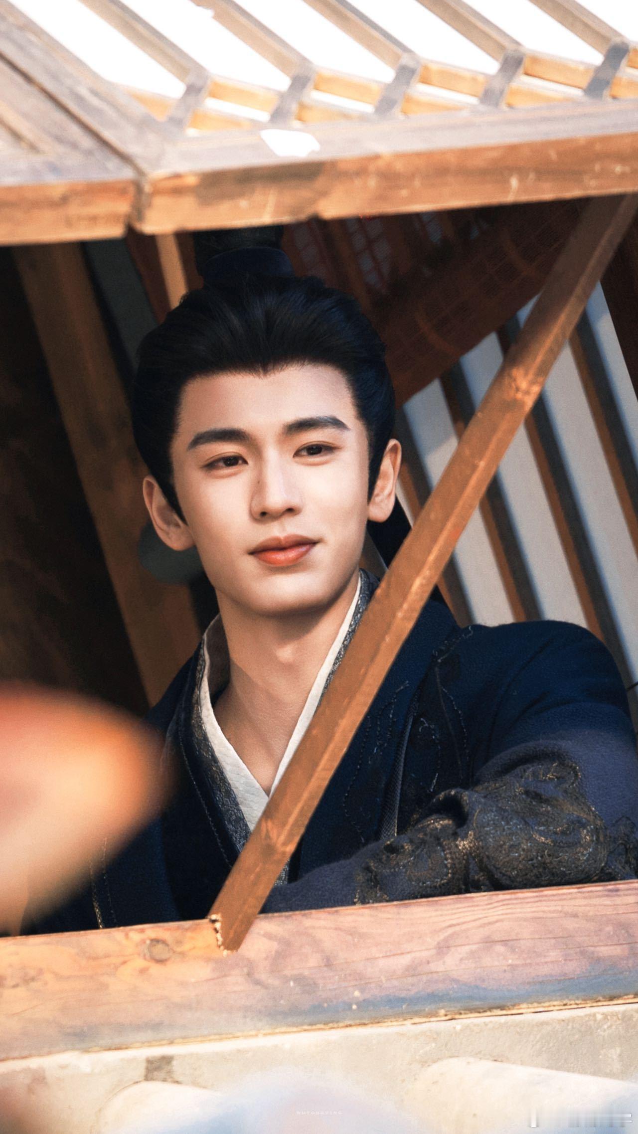 凌探未来 颜值与内涵并存说的就是张凌赫吧，跟着他一起凌探未来，感受科技与环保的魅