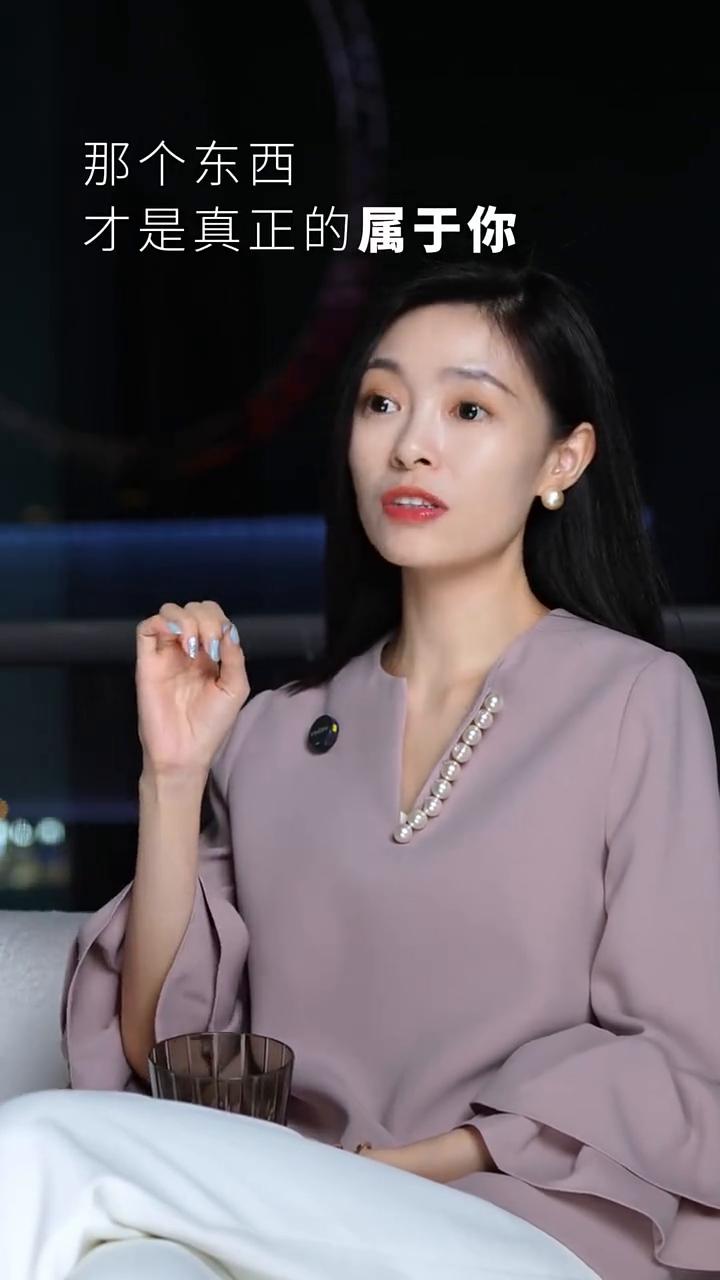 舍即是得。
芷柠轻奢定制女装创始人，高质感女性创始人IP打造。
我的师傅跟我说：