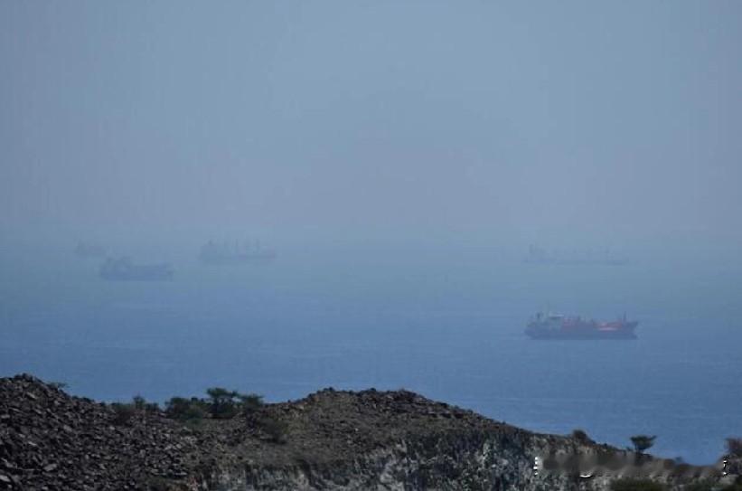 最新消息：美国海军扣押伊朗船只，给巴基斯坦新一轮停火谈判蒙上阴影。
美国总统唐纳