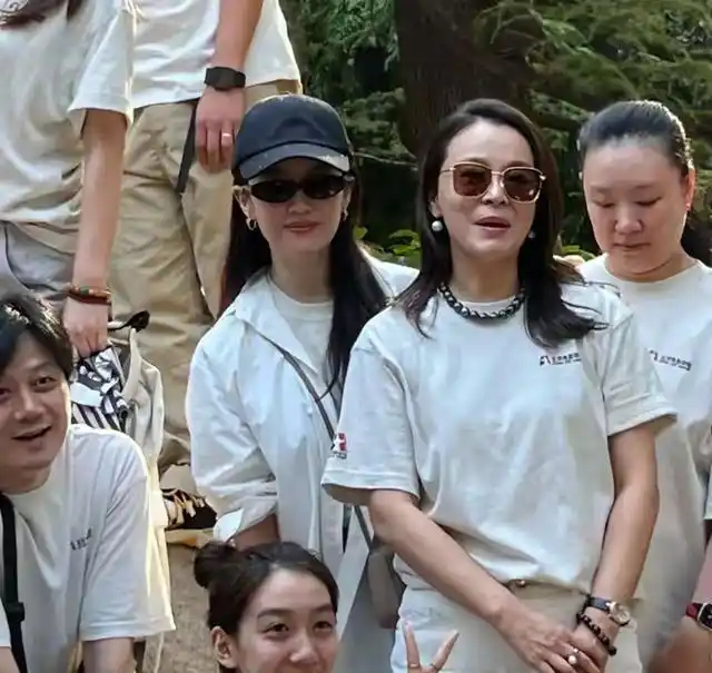 刘亦菲素颜回北电，同学聚会变公开处刑，中年人的体面被她撕碎 