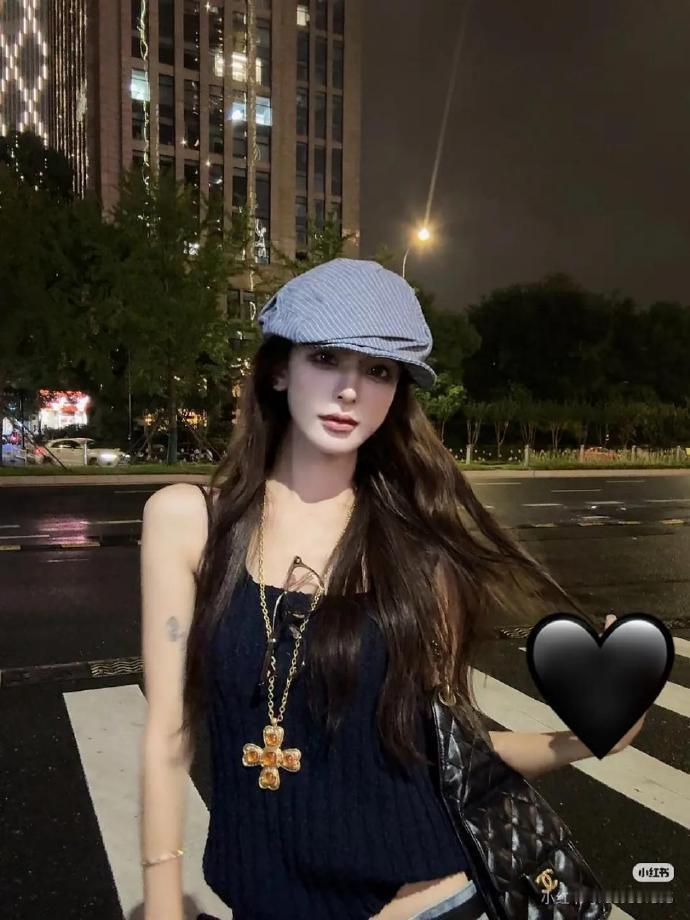 若若好美，将美丽大女人人设贯彻到底，话说这是在哪里打卡呢🤔 ​​​