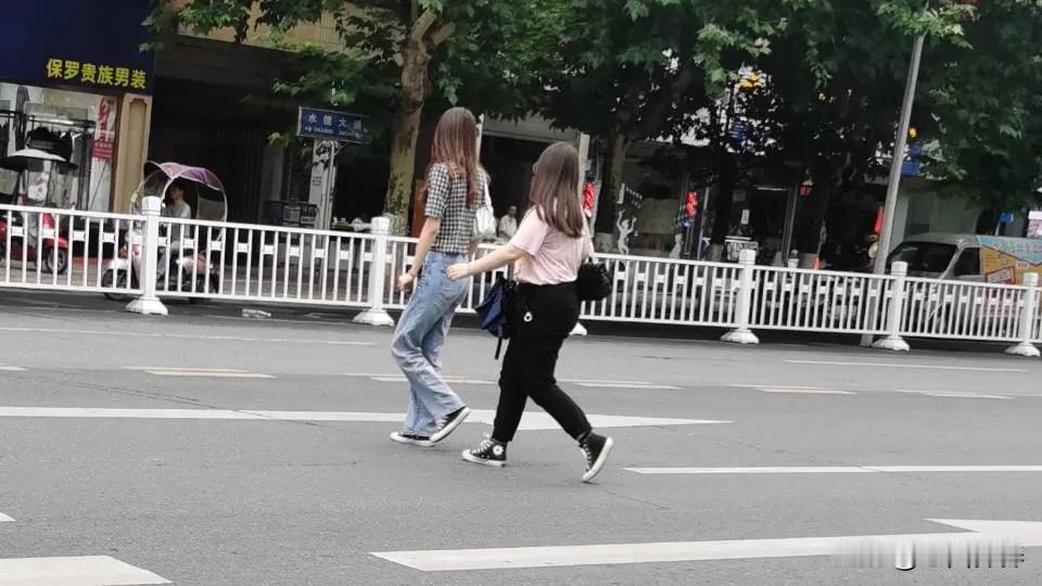 四处闯荡总孤身
独居生活亦光棍