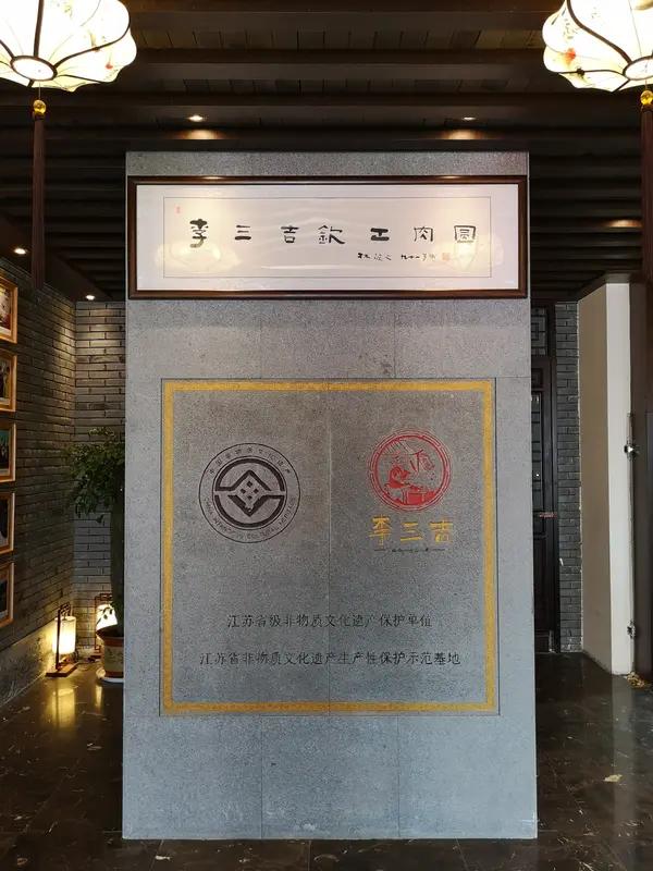 👀🤔一纸“百强县”证书与一块“非遗传承人”牌匾，背后是同一套认证异化的逻辑—