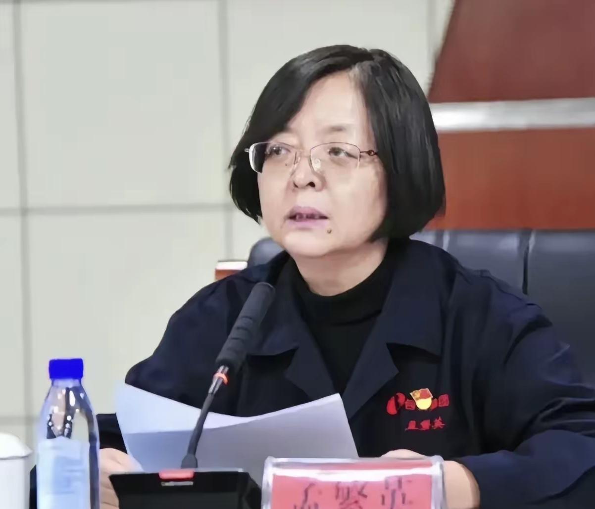 包钢这一响，
事儿真不小。
原来这钢厂简直是个“高危职业”集中营！改制后的五任一