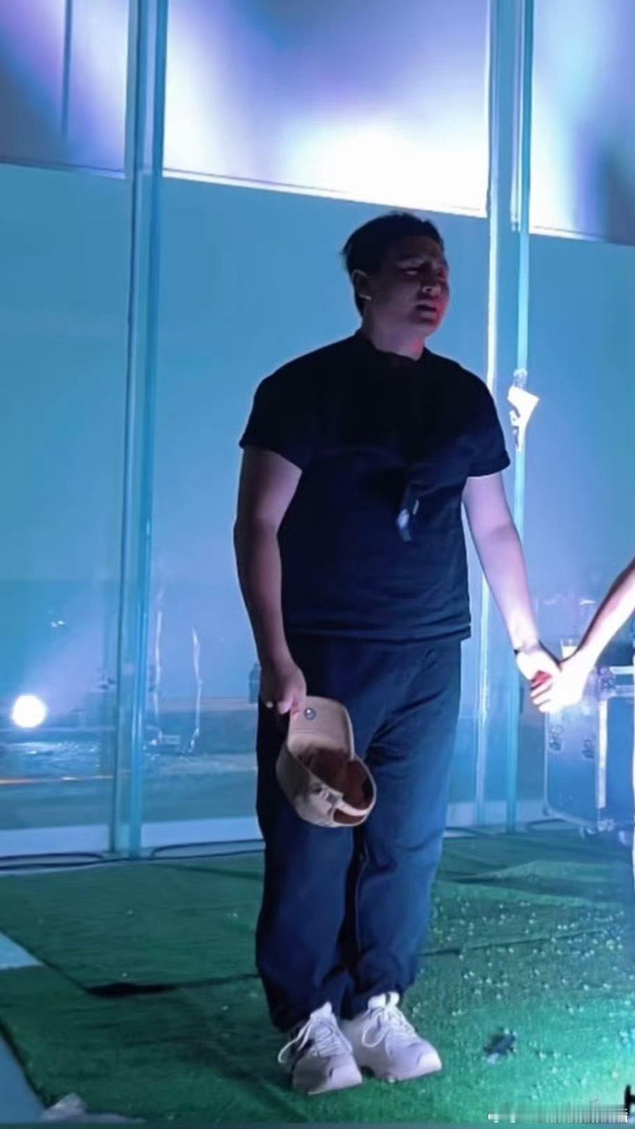 刘萧旭220斤旧照每个胖子都是潜力股，能减肥这么多，好有毅力啊！不过减太快，会影