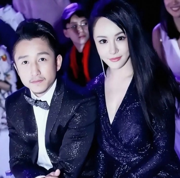 冉莹颖不和邹市明离婚的原因 几乎绝大多数的婚姻能够存在，都是因为对方有身上有自己