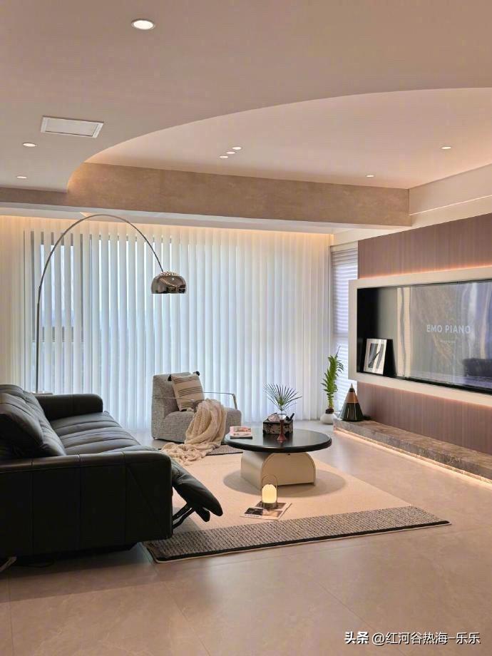 这几年很多人投资买房，亏的裤衩子都没了。
买房这个事情看着简单，其实还挺费神的，