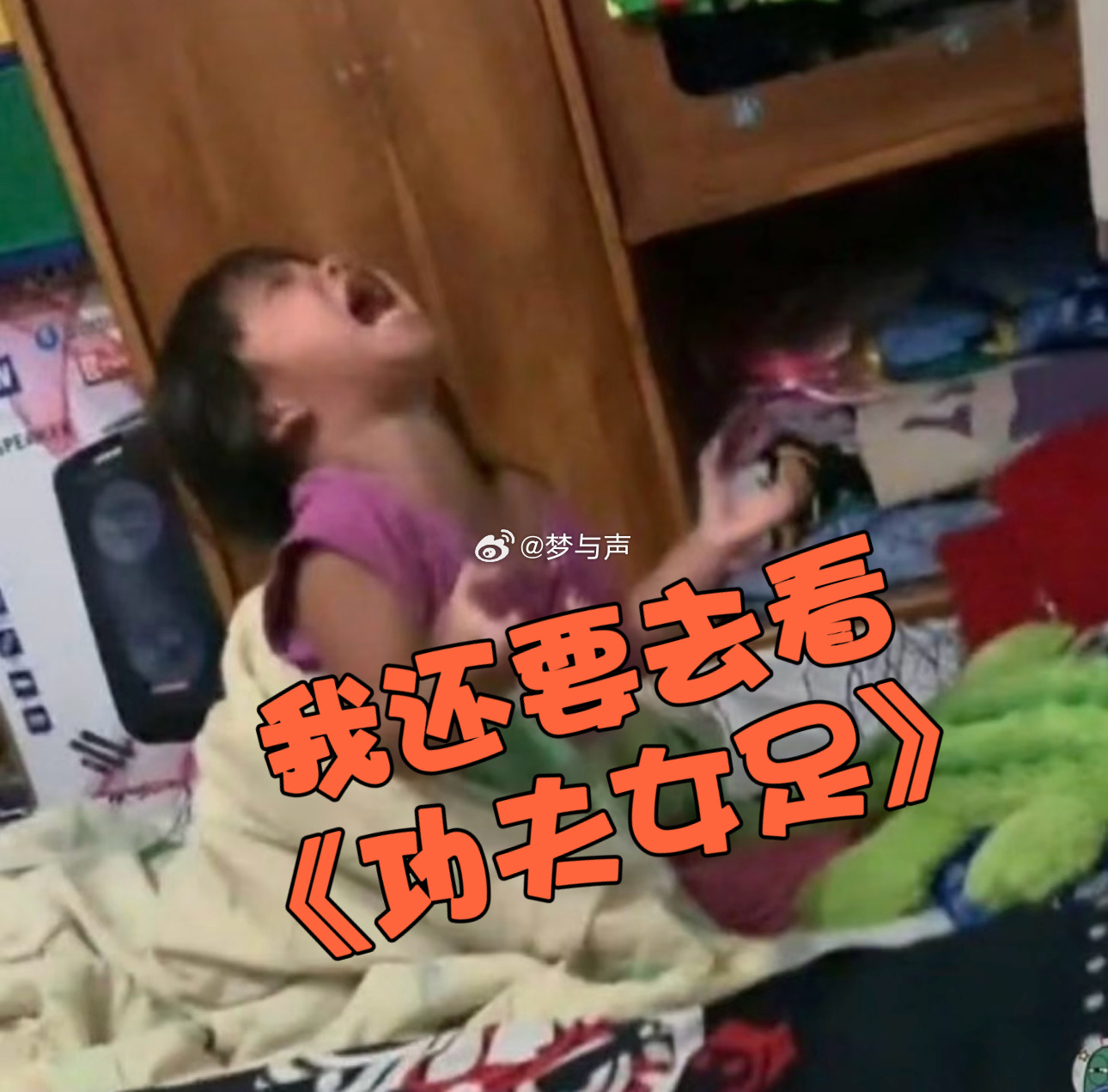 张艺兴粉红袜子西装裤我是徐风你记住 徐风标志性造型真的让人过目不忘！利落西装裤搭