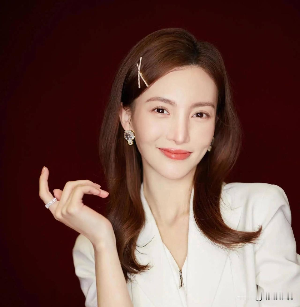 金晨赴美游学踩坑，
刚交学费学校就倒闭
 
金晨直播分享意外经历，
赴美游学刚缴