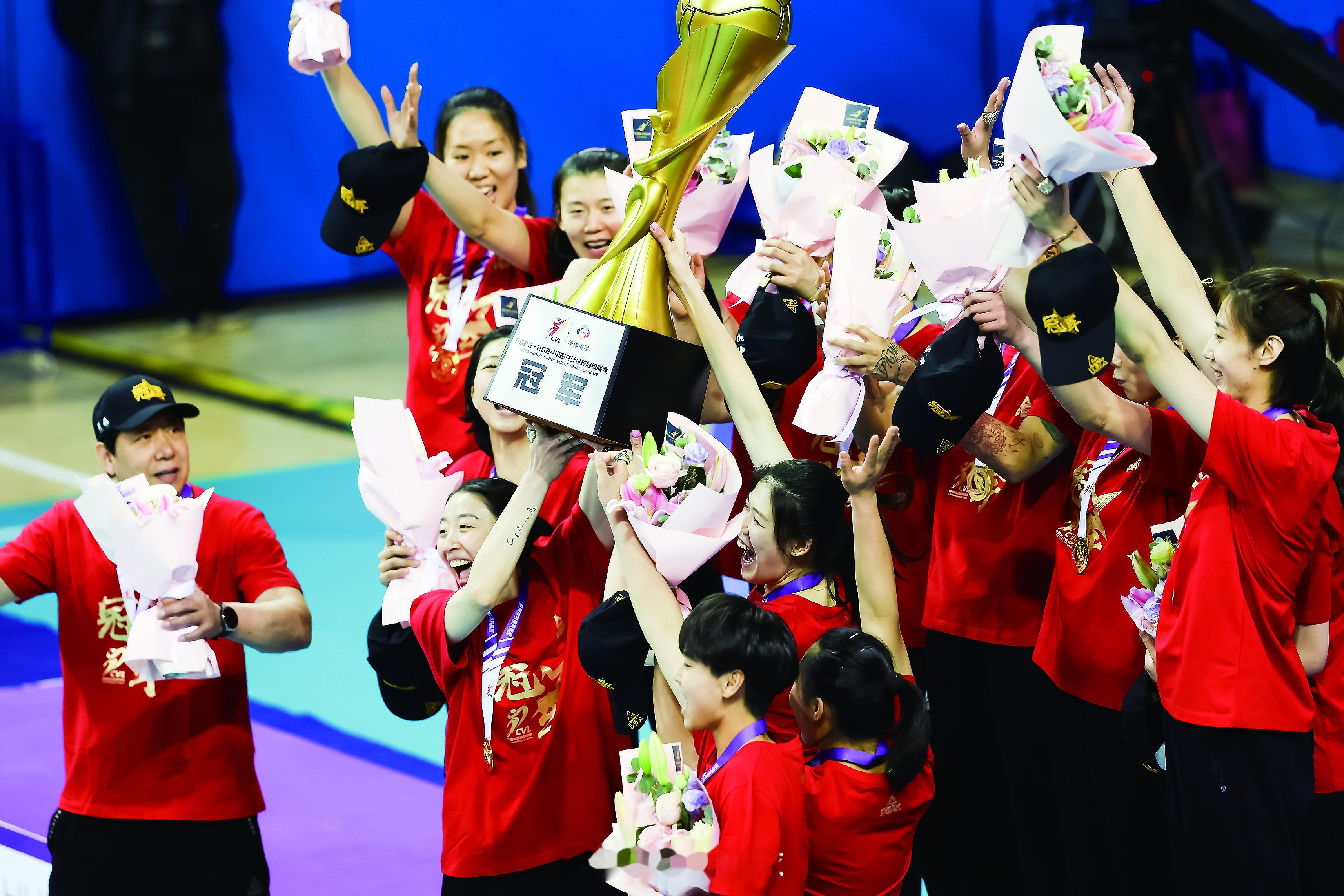 【《中国体育报》：变化大 亮点多 悬念增——新赛季中国排超联赛风云再起】10月下