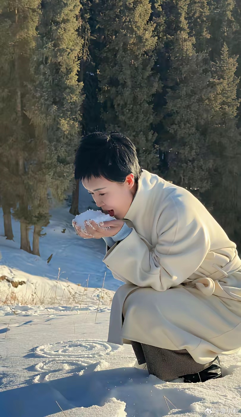 贺娇龙说不怕辛苦只怕辜负老乡信任贺娇龙走了，留给我们最后的一组照片，她的身影最后