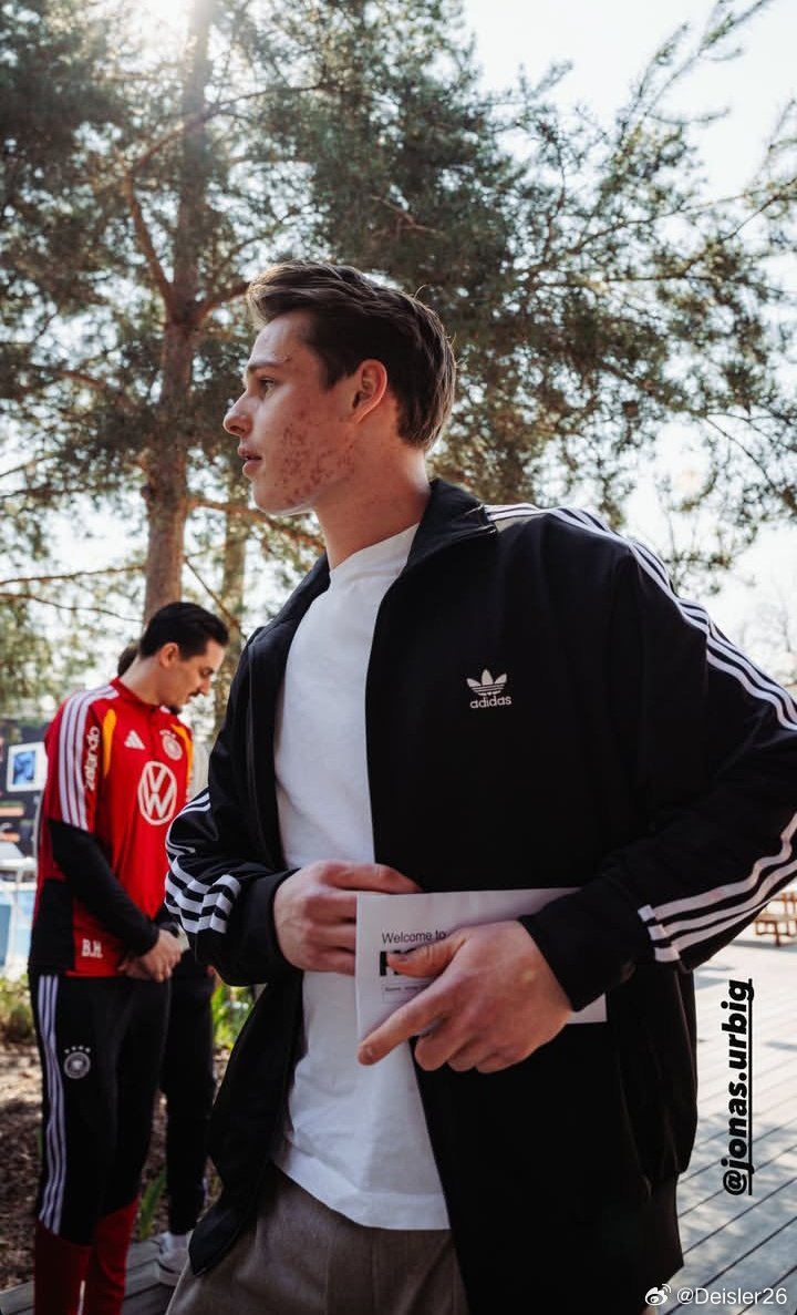 💫第一次來到德國國家隊報道的烏爾比希❤️🤍🇩🇪 