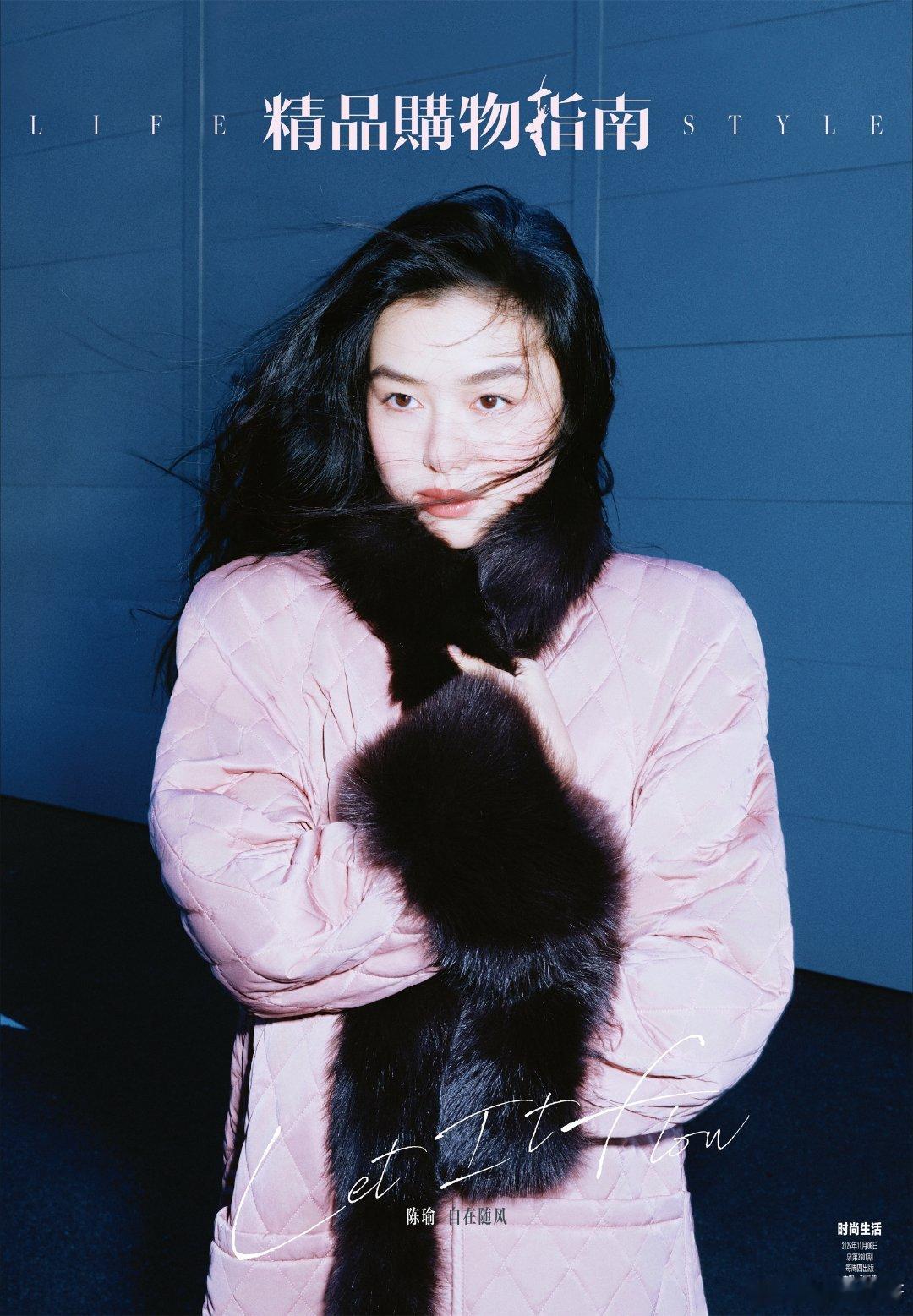 陈瑜秋日暖阳，红衣与爱犬相伴，简单而美好。陈瑜深秋大片的名字叫生动模登日记 ​​