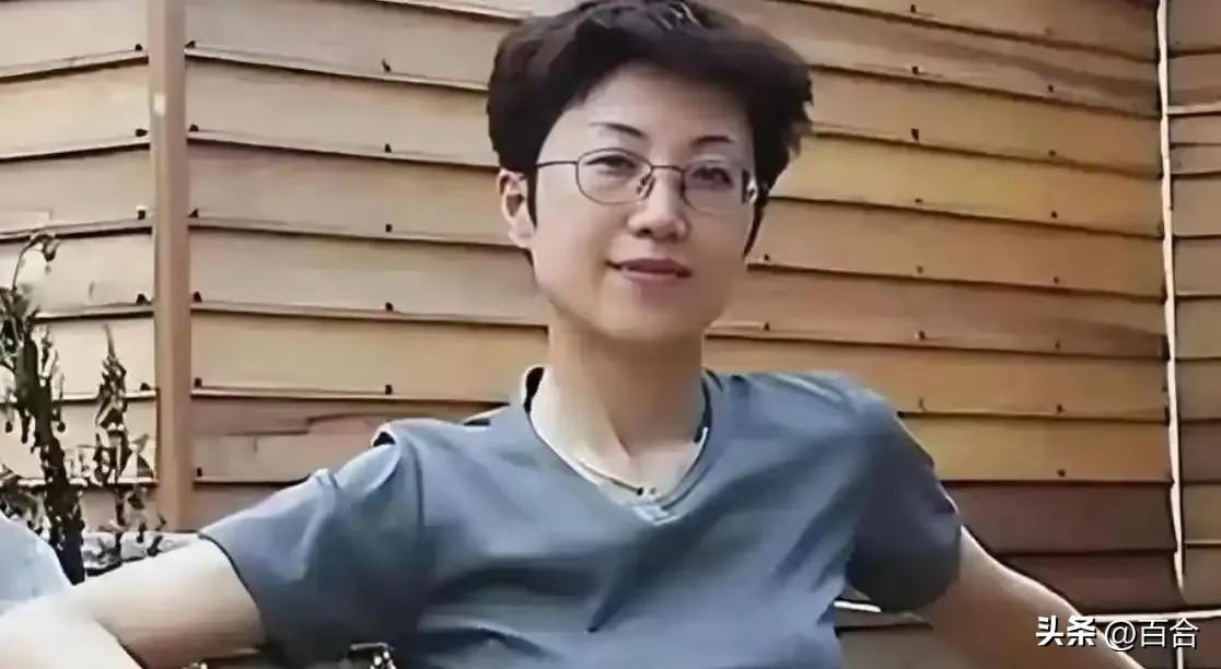 她持美国绿卡带着丈夫和5岁儿子回国探亲，返程在北京首都机场准备离境时，被国家安全