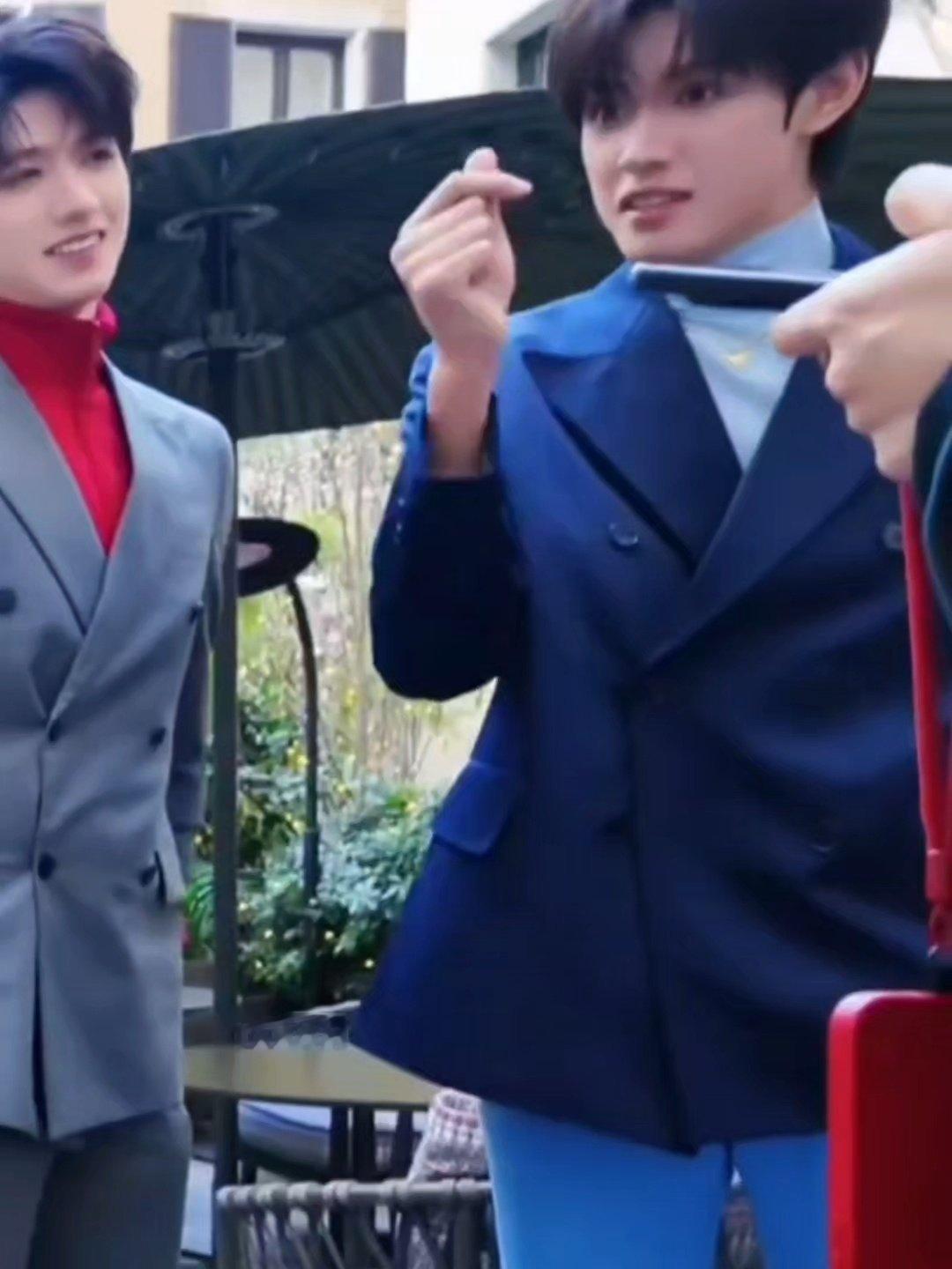 太可爱了吧，看起来扁扁的😄😮🫰🏻 ​张极05后第一男歌手 ​​​