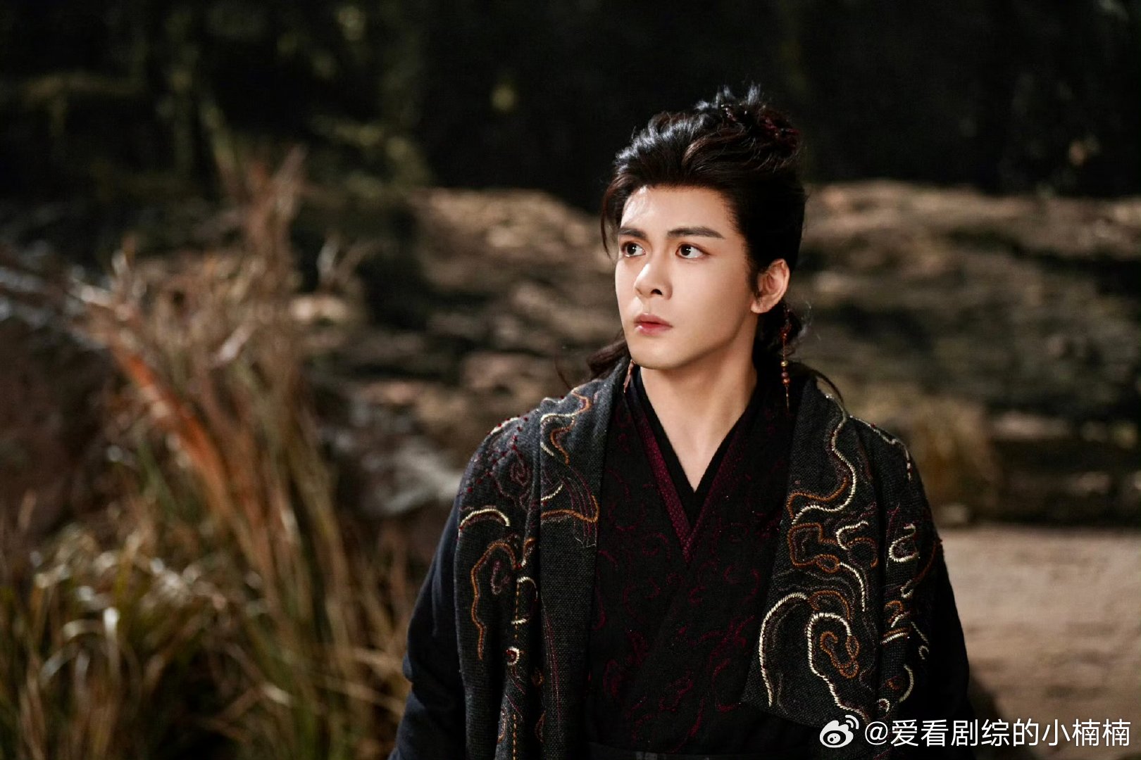 曾舜晞出场即武侠 谁来品品曾舜晞这个建模镜头《月鳞绮纪》武拾光一出场，侠气直接拉