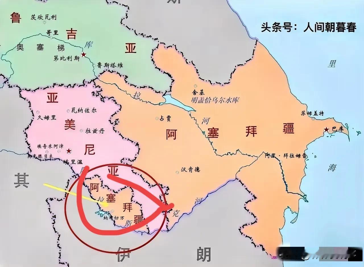 你没有看错，阿塞拜疆不是整体一块，而是在亚美尼亚、伊朗、土耳其中间还有一块海外飞