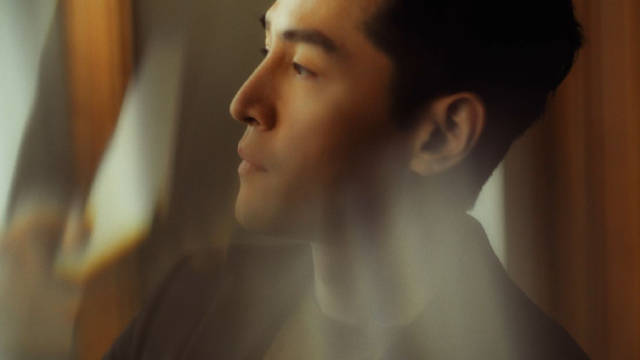 时光流转，邂逅经典美学，#Giorgio Armani# 全球形象代言人@胡歌，卓然现身上海恒隆广场