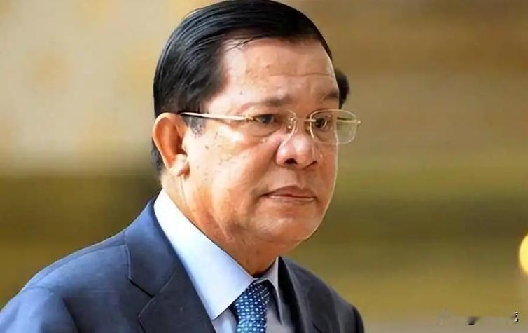 泰国和柬埔寨因领土争端而大打出手，柬埔寨没有制空力量，被泰国打得节节败退，只有招