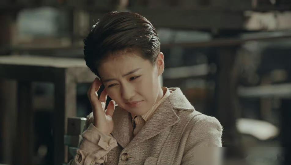 终于有人把白鹿这事说透了，她压根就不是传统意义上的大美人。  她真正的赛道，是5