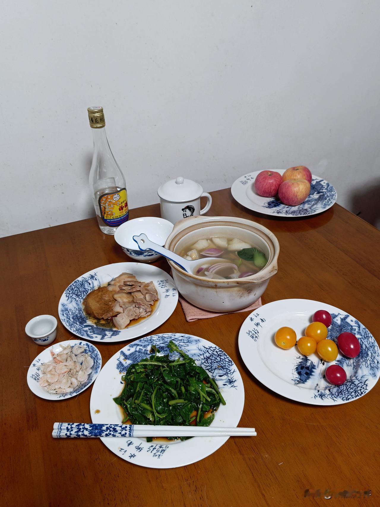 73 岁的单身老男人冒着狂风大雨，一步一步走了二十分钟，来到指定医疗机构，做年满