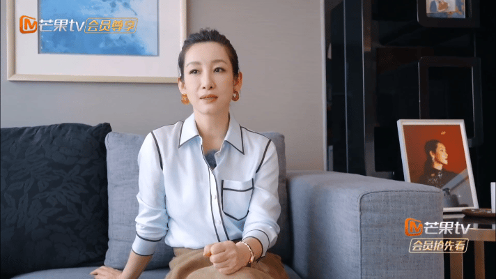 #秦海璐让王安宇跟姐夫视频# 北斗七行聚一堂，秦海璐姐家中笑声扬。王安宇与姐夫视