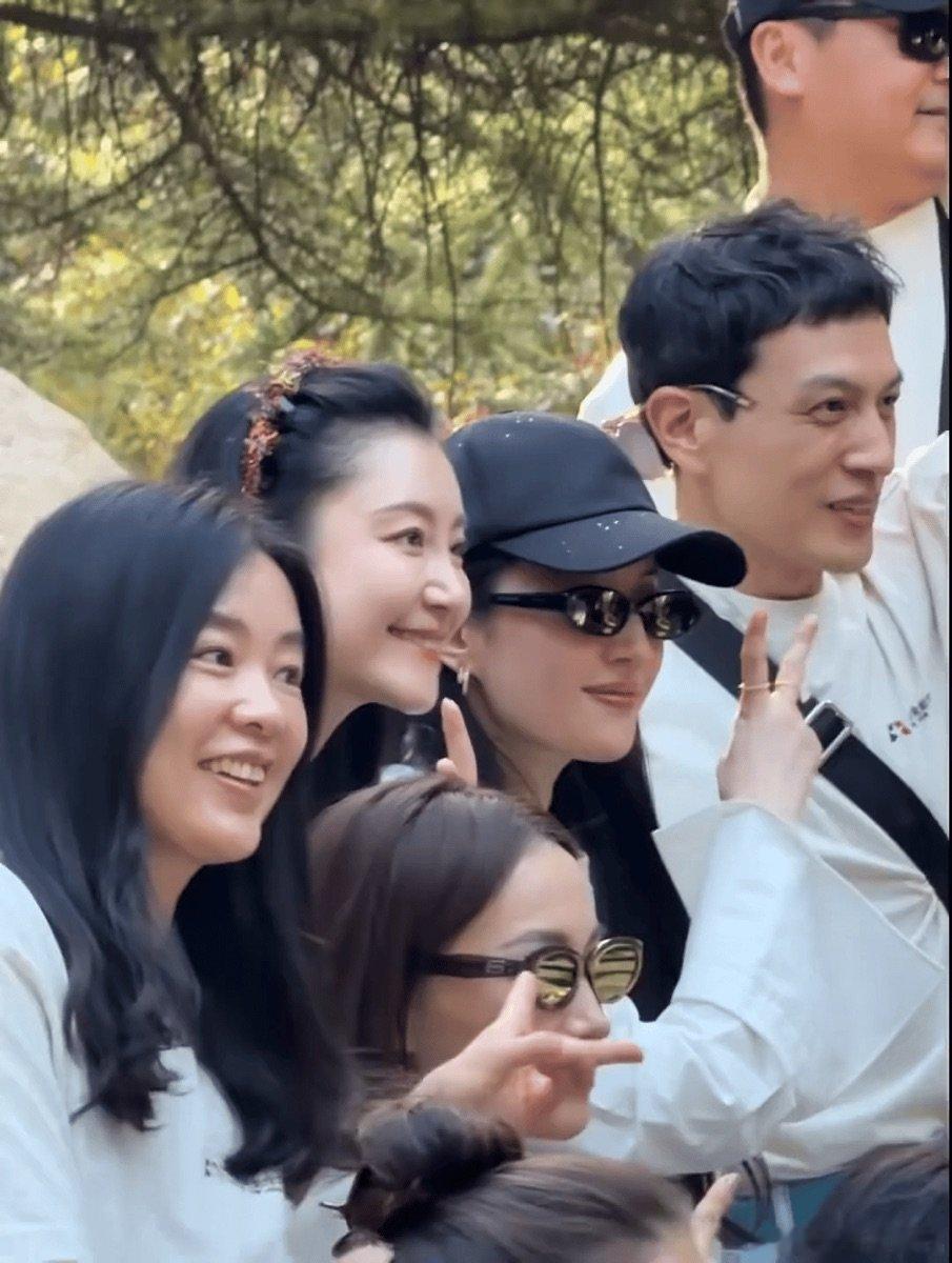 刘亦菲儿童节回北电 刘亦菲回北电母校班级团建 刘亦菲回北电母校班级团建 