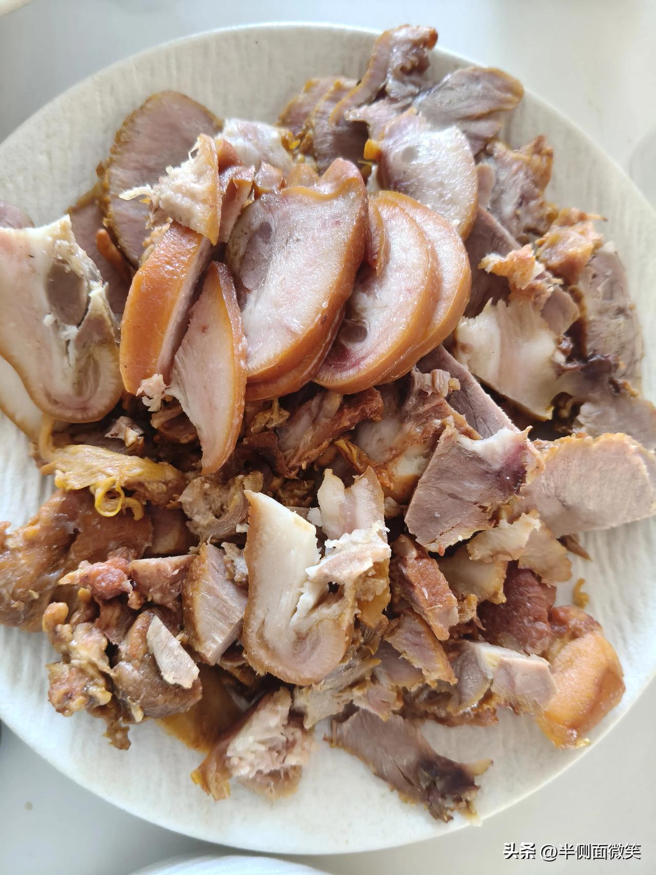 喜欢的味道也许就是城市里很普通的一菜，或肉或素，但其中的意义却真的不一样。