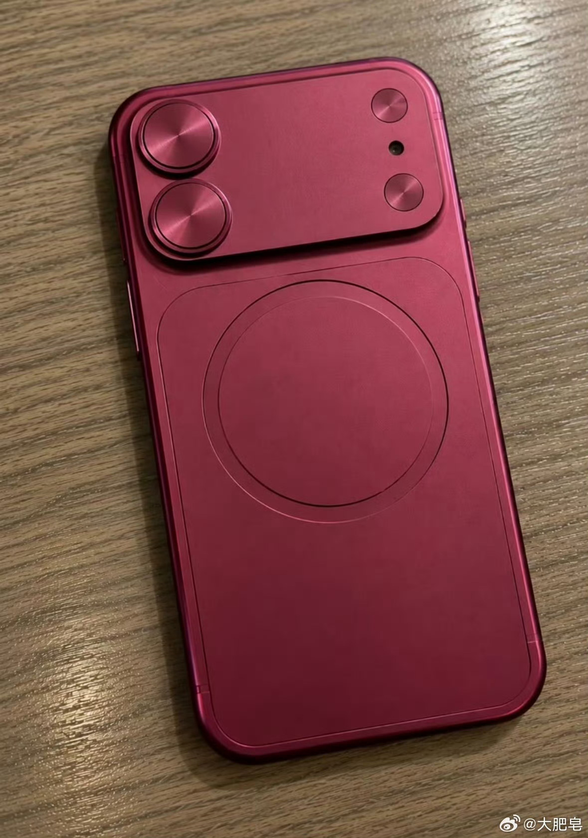 这个外观怎么样？我感觉和iphone 18Pro的差别不大呀，大家觉得呢？标准版