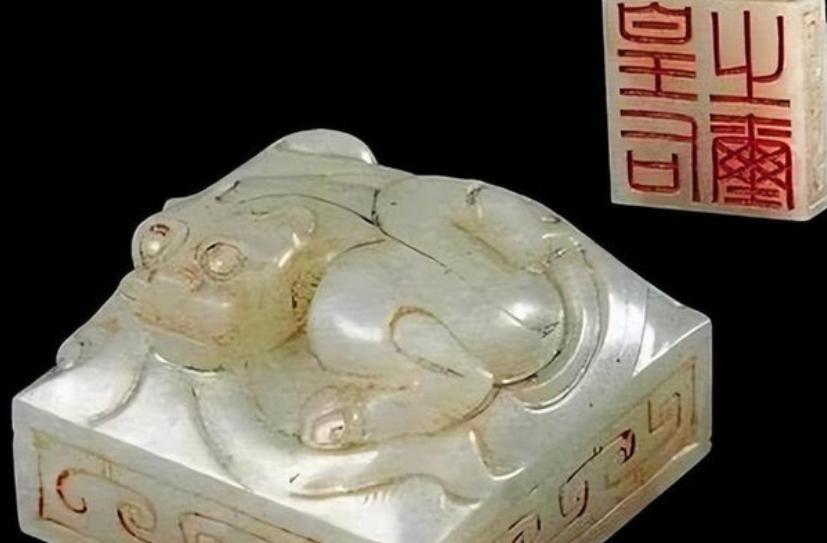 1968年，陕西一13岁少年在小渠里捡到一个印章，后捐献给博物馆，被奖励了20元