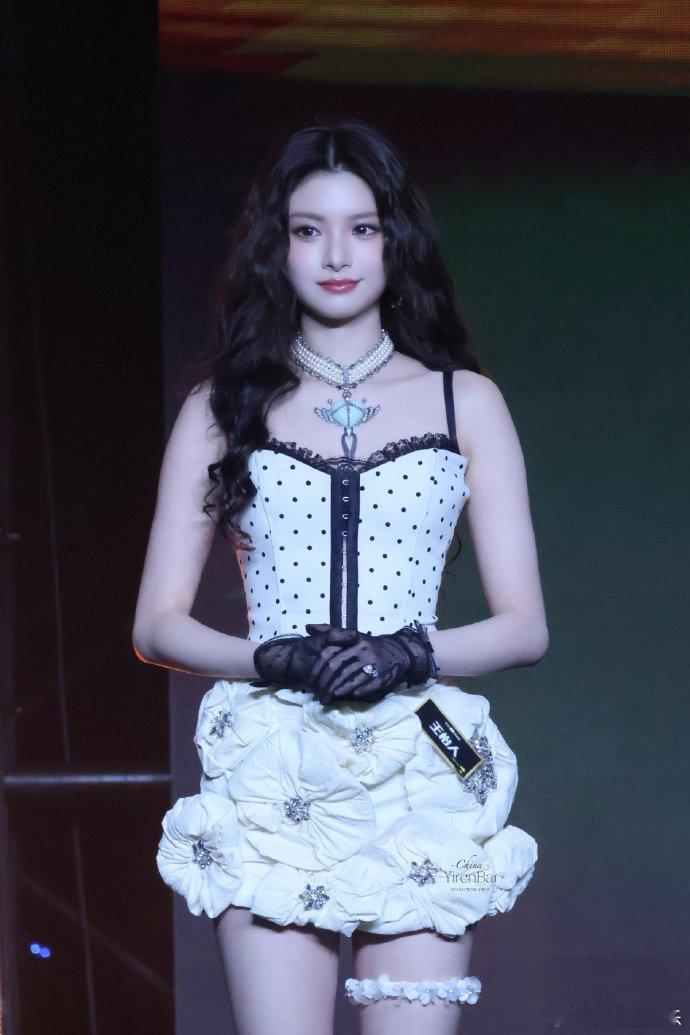 王怡人这舞台老自一个老己一个吾一个我一个 内娱舞台多多多！搜狐翻跳大赛神级舞台遍