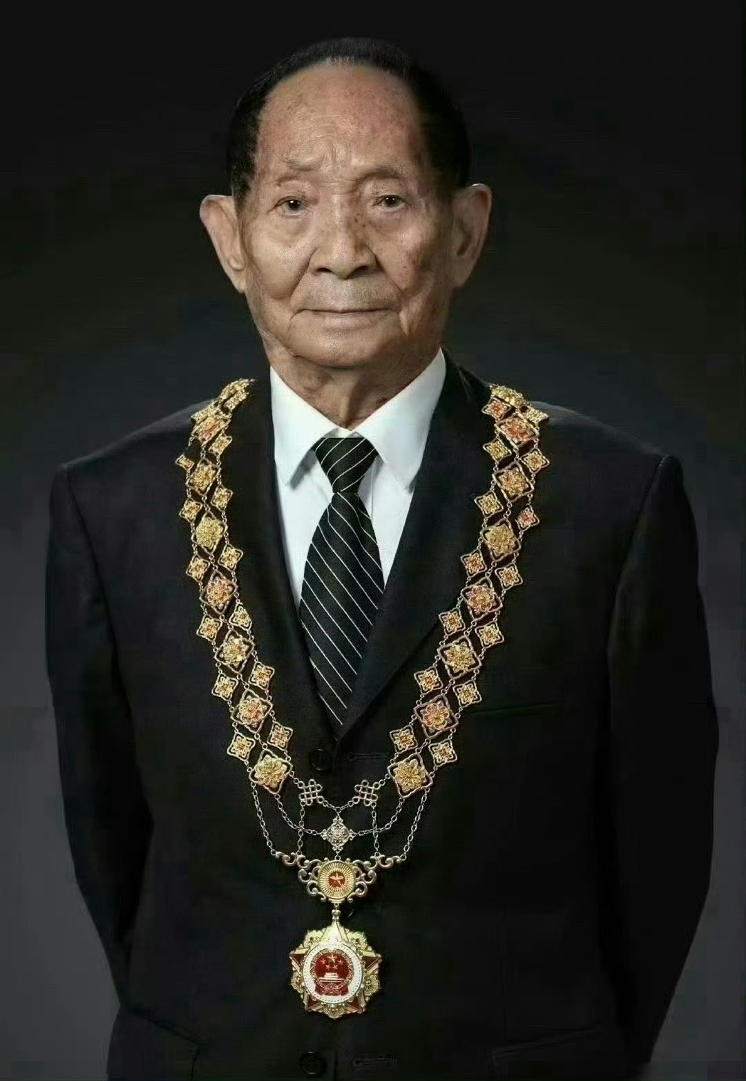 划到这里就给袁隆平爷爷致敬吧，永远都不能忘的人[心] ​ ​​​